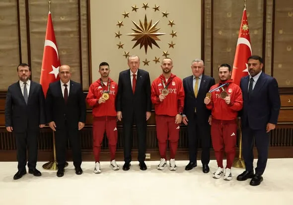 CUMHURBAŞKANI ERDOĞAN ERAY ŞAMDAN VE ARKADAŞLARINI KABUL ETTİ 